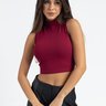 Mulher de cropped vermelho